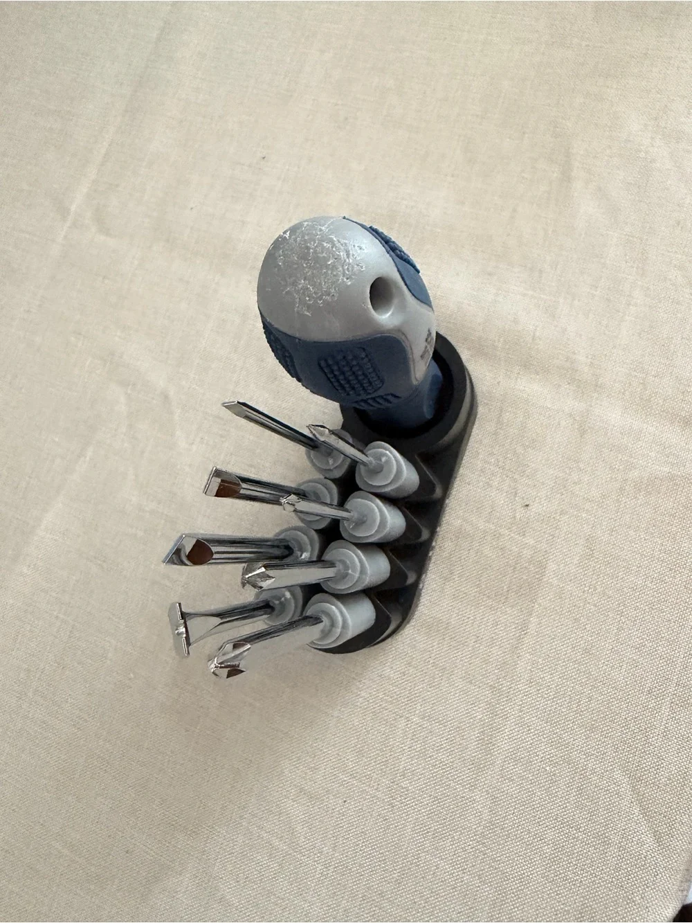 Blue Ridge 8-piece multi-bit screwdriver set - Picture 4 of 4